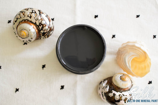 Dixie Belle Silk - Black Sands